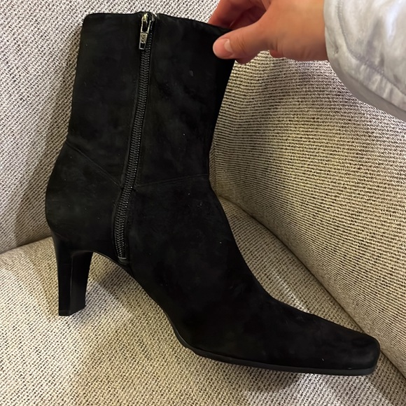 Nine West black suede ankle bootie, size 7 - Picture 6 of 10